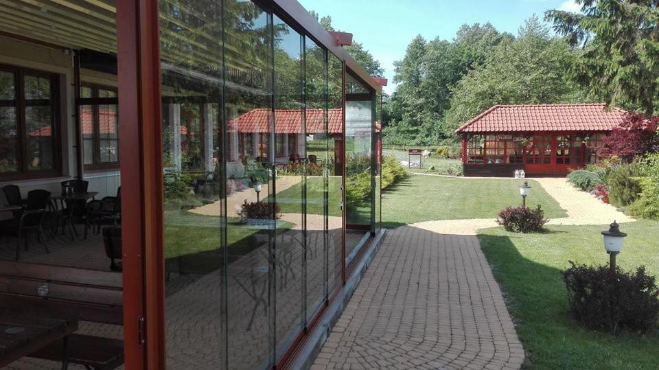 Hotel Sloneczny Brzeg Biskupiec  Exteriör bild