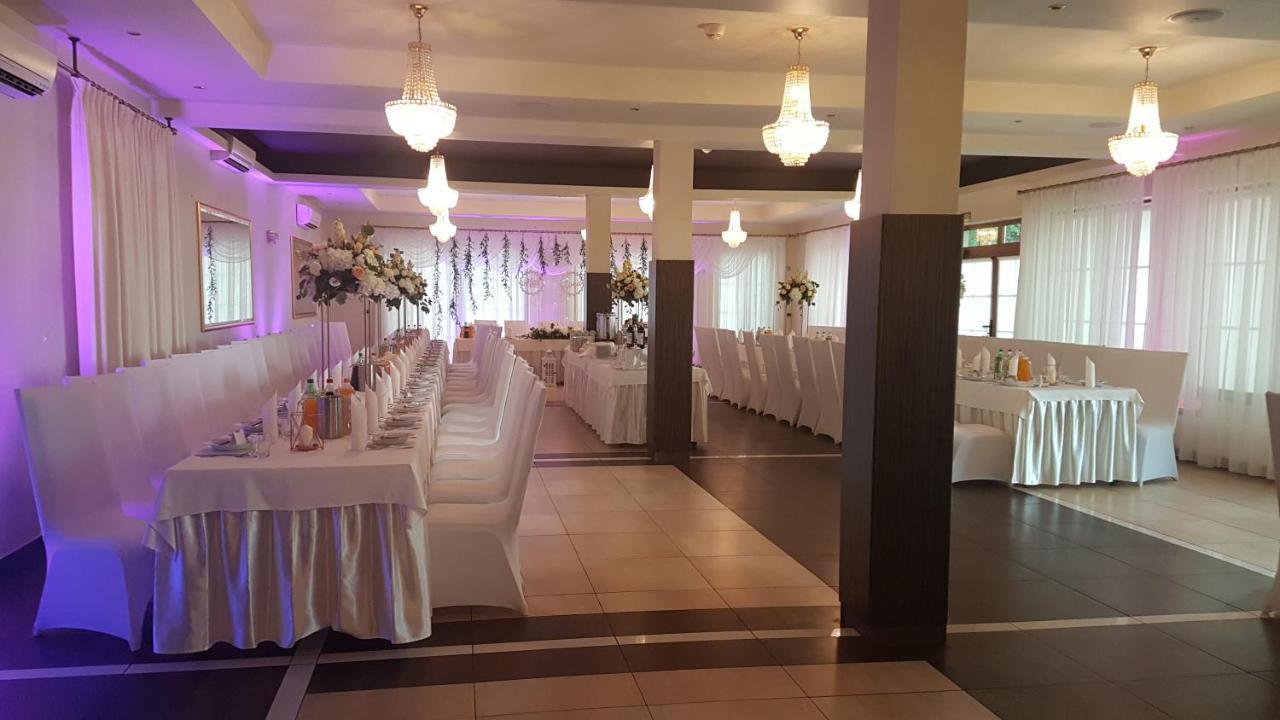 Hotel Sloneczny Brzeg Biskupiec  Exteriör bild